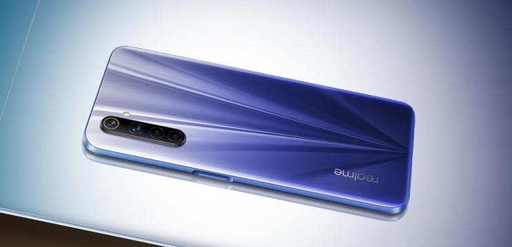 <b>Turul Magazinelor #736: Moto G 5G Plus la ofertă doar azi, Realme 6 şi Realme 6 Pro la preţ bun + cameră web Logitech</b>A început o nouă săptămână şi dacă v-aţi revenit după furtunile de zilele trecute şi nu aţi luat apă la galoşi, vă puteţi încumeta să faceţi câteva achiziţii din confortul casei (pentru că mai vin ploi)