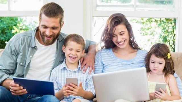 <b>Traficul de Internet fix a crescut cu 20.9% şi cel mobil cu 12% pe final de martie; Iată alte detalii de la ANCOM în context de pandemie</b>Săptămâna trecută v-am prezentat cum s-a modificat traficul de date şi voce al operatorilor de telefonie şi Internet fix de la noi în ultima vreme, în context de pandemie şi work from home, asta pe seama unui material Hotnews