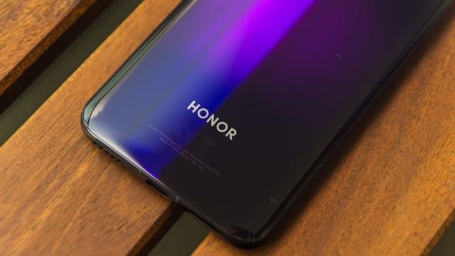 <b>Honor 30 și Honor 30 Pro vor debuta în aprilie, cu procesor Kirin 990 5G la bord</b>La început de săptămână sosesc detalii și despre viitoarele flagship-uri din seria Honor, fiind vorba despre modelele Honor 30 și Honor 30 Pro pe care le vom vedea lansate în aprilie se pare