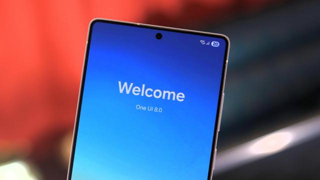 <b>One UI 8 (Beta) intră în teste pentru Galaxy S25 Ultra; Lansarea publică se apropie</b>Samsung pare că accelerează lucrurile cu One UI 8. Deși seria Galaxy S25 a fost lansată cu One UI 7, deja a apărut primul firmware beta pentru Galaxy S25 Ultra pe serverele de test. Asta înseamnă că perioada de testare publică a variantei Beta se apropie