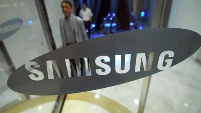 <b>Profitul Samsung pe trimestrul 3 ajunge la cote record, dar livrările de smartphone-uri continuă să scadă</b>În aceste zile corporatiștii sunt cam greu de găsit, asta pentru că este finalul de trimestru care aduce de la sine muncă în plus și o serie de recapitulări fiscale. Și Samsung a trecut printr-un asemenea proces și aflăm astăzi care sunt estimările
