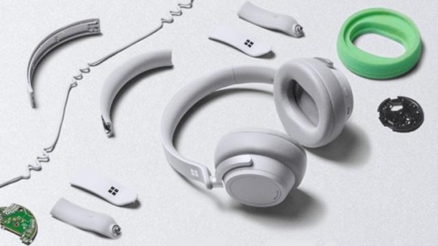 <b>Microsoft lansează căștile wireless Surface Headphones cu anulare a zgomotului de fundal și Cortana la bord</b>Pe lângă PC-uri cei de la Microsoft au anunțat astăzi și o pereche de căști on-ear din seria Surface care se remarcă prin materialele premium folosite și prin faptul că aduc asistentul vocal Cortana la pachet. Aceste căști vor fi vândute