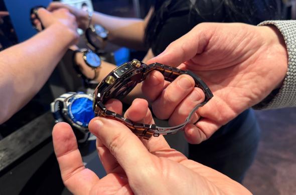 HUAWEI Watch Ultimate Royal Gold - Fotografii eveniment lansare: Huawei-Watch-Ultimate-Design-Royal-Gold_ (1).jpg