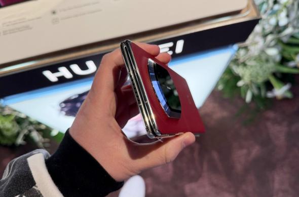 HUAWEI Mate X7 - Fotografii eveniment lansare: Mate-X7_ (5).jpg