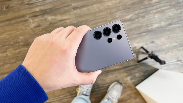 <b>Cât va costa Samsung Galaxy S26? Avem o listare proaspătă, cu un S26 Ultra mai ieftin</b>Consensul scăpărilor e ca pe vremea asta peste o lună Samsung Galaxy S26 va fi deja oficial. Cândva în jurul datei de 25 februarie ar trebui să aibă loc lansarea, iar azi avem şi preţuri pentru seria Galaxy S26