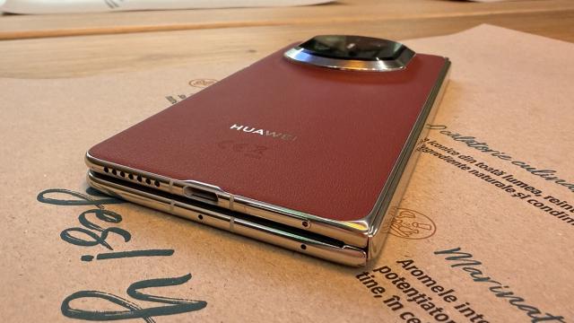 <b>Huawei Mate X7: Conectivitate fără mari reproșuri, propulsată de opțiunile Super Device</b>Huawei Mate X7 continuă direcția deja cunoscută a producătorului atunci când vine vorba de conectivitate. Vorbim în continuare despre lipsa conectivității 5G. Telefonul se bazează doar pe 4G LTE pentru date mobile, dar avem parte de Wi-Fi 7 dual-band