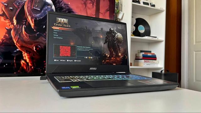 <b>Cum am sărit de 270 FPS în noul joc DOOM pe un laptop MSI Katana 15 HX B14W cu NVIDIA GeForce RTX 5060</b>Prea ocupat să mă joc excesiv mult Clair Obscur anul ăsta, apoi Death Stranding 2, alternat cu jocul Dune Awakening, am ratat DOOM Dark Ages la vremea lui. Nu l-am jucat cât aş fi dorit, chit că mă fascina ideea de shooter cu demoni în Evul Mediu.
