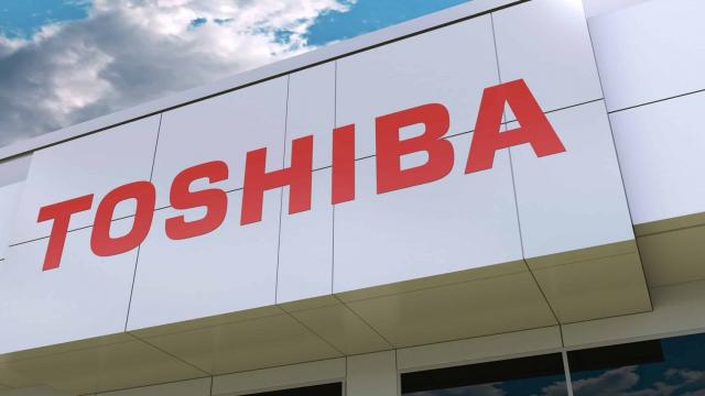<b>Toshiba, companie cu o istorie de 147 de ani, vândută către un fond de investiții privat pentru suma de 15 miliarde de dolari</b>Toshiba este un producător de electronice japonez cunoscut în special pentru computerele sale. În 2009 era al cincilea producător de laptopuri din lume, după Hewlett-Packard și Dell din SUA, Acer din Taiwan și Lenovo din China. Azi aflăm prin intermediul