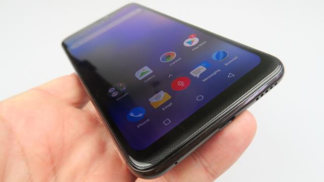 <b>Allview Soul X5: Multimedia cu acustică net mai bună la jocuri decât la muzică</b>Allview Soul X5 merge pe ruta cunoscută a unui singur difuzor plasat în zona inferioară, fără complicaţii stereo. Are propria aplicaţie Music, cu reglaje DTS care depind de ataşarea de căşti. E vorba despre funcţii că DTS Focus, DTS Trubass, DTS Space..
