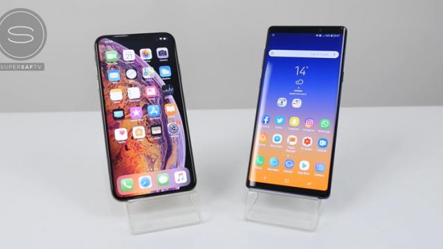 <b>iPhone XS Max vs. Galaxy Note 9 într-un test de viteză și performanță! A reușit Apple să rezolve problema multitasking-ului?</b>După ani buni la rând în care Apple nu s-a obosit să pună prea mult RAM pe telefoanele sale, optând mai degrabă pentru artificii de optimizare, acum în 2018 avem parte de 4 GB RAM pe ambele terminale iPhone XS și iPhone XS Max, produse care