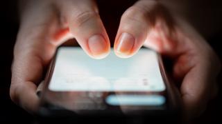 Vom păstra telefoanele la fel de mult ca frigiderele și televizoarele? Utilizatorii își schimbă telefoanele tot mai rar