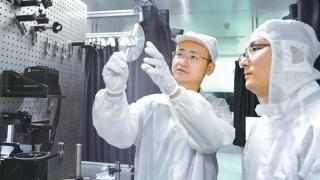 Discul de sticlă care poate stoca 360 TB a intrat în producție limitată în China - datele ar putea fi păstrate peste 100.000 de ani