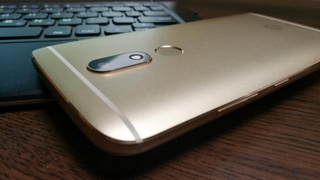 <b>Mobicast #156: Videocast Mobilissimo.ro despre scăpări noi Huawei P10, revenirea lui Nokia 3310, noi modele Vernee şi reclamă fail la OnePlus</b>Am revenit cu un Mobicast proaspăt, episodul 156 al video castului nostru săptămânal, la pachet cu podcast. A fost o săptămână marcată de ultimele pregătiri şi scăpări înainte de MWC 2017, care debutează weekendul viitor, dar am avut şi câteva telefoane..