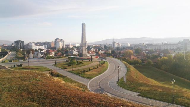 <b>Tehnologia cucerește orașul grație proiectului Orange Smart City; Alba Iulia este prima localitate din țară ce pășește spre viitor</b>Proiectul Smart City a celor de la Orange a împlinit în această un an de la demarare și cu această ocazie am fost invitat în Alba Iulia pentru a descoperi cum se prezintă primul oraș inteligent din România. Astfel în perioada 9 - 10 octombrie