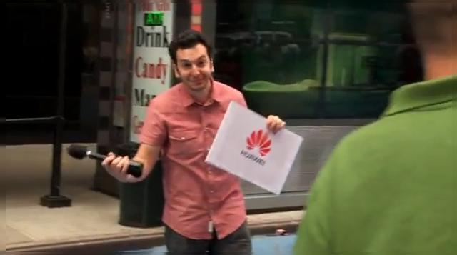 <b>Clip promoțional cu mult haz: Cum se pronunță Huawei?</b>Huawei vrea să intre puternic și pe piața europeană sau americană după ce au ajuns să aibă un cuvânt greu de spus în Asia. în această campanie de promovare se încadrează și clipul de mai jos care încearcă să aducă un buzz pozitiv legat...