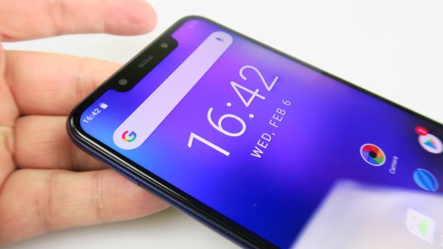 <b>Allview Soul X5 Style: Conectivitate dual SIM, cu microUSB şi viteze midrange</b>Allview Soul X5 Style este un telefon care a făcut câteva sacrificii pentru a ajunge la preţul de 749 de lei. Printre ele se numără şi faptul că vine doar cu port microUSB şi nu USB Type-C.