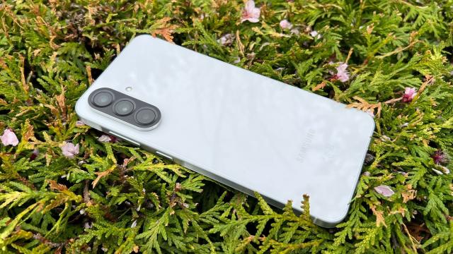 <b>Galaxy A57 apare în Geekbench cu procesor Exynos 1680, grafică Xclipse 550; Ce ne rezervă?</b>Samsung pare că lucrează la Galaxy A57, urmașul modelului Galaxy A56 lansat în martie 2025. Deși A56 e încă popular, mai ales că s-a mai ieftinit, un prototip al modelului A57 apare acum în Geekbench, cu procesor Exynos de generație nouă și GPU Xclipse