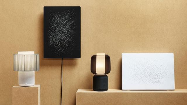 <b>IKEA anunţă o nouă veioză cu boxă Sonos şi design personalizabil cu look-uri diferite, din gama Symfonisk</b>Parteneriatul dintre IKEA şi Sonos continuă prin lansarea de noi produse din gama Symfonisk. O veioză cu difuzor se va lansa pe 12 octombrie, iar nouă versiune e ceva mai personalizabila decât prima. A doua generaţie de veioză inteligenta Symfonisk