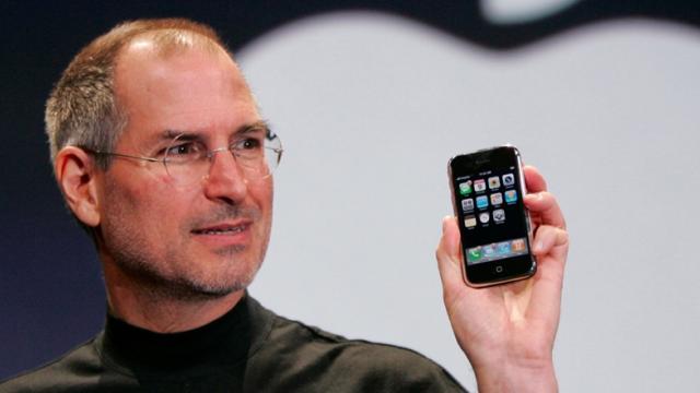 <b>Iată ce spuneau cele mai populare publicații tech despre primul iPhone lansat în 2007</b>După cum ați aflat deja, la data de 29 iunie 2007 debuta pe piață primul iPhone - un telefon ce avea să deschidă apetitul publicului pentru telefoanele cu display tactil și funcții cât mai complexe. Odată cu această aniversare de 9 ani de la debutul primu