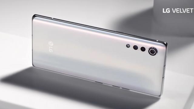 <b>LG Velvet are design-ul dezvăluit în totalitate și vedem mai în detaliu camera "picătură" din spate, ecranul 21:9</b>Încă de la începutul acestei luni știm faptul că sud-coreenii de la LG Electronics pregătesc schimbări majore în zona smartphone, dorind să atace mai serios segmentul mid-range și uppermid-range acolo unde se generează cel mai mult profit