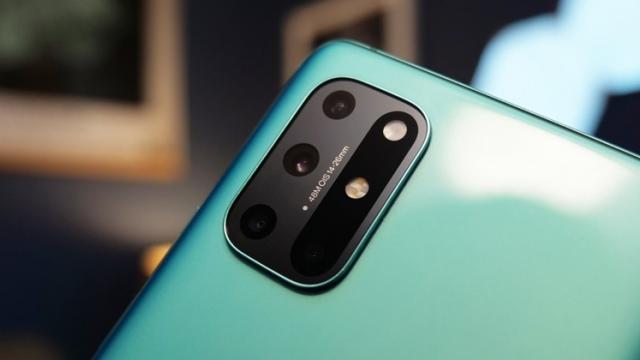 <b>Husele lui OnePlus 9 Pro confirmă design-ul noului flagship; Este posibil ca seria să includă 3 noi modele</b>Am putut vedea acum câteva zile design-ul lui OnePlus 9 Pro, prin intermediul popularului OnLeaks. Acesta a declarat pe atunci să privim totuși cu reticență aspectul general al noului flagship. Iată că astăzi au apărut noi randări postate de un producător