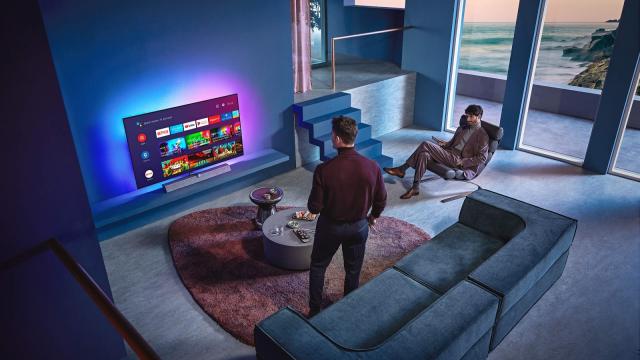 <b>Televizorul Philips OLED+935 vine cu noul procesor Philips P5 cu inteligenţa artificială și funcție specială anti burn in</b>Philips ne informează astăzi cu privire la lansarea televizorului Philips OLED+935, care aduce un procesor Philips P5 cu inteligenţa artificială. Philips TV a lansat functionalitatea AI la începutul anului 2020