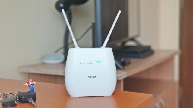<b>Prezentare TENDA 4G680 V2.0: Router 4G LTE cu viteze de până la 150 Mbps și funcție "Plug and Play"</b>În utlima săptămână pe masa mea de teste a poposit și router-ul wireless TENDA 4G680V2.0 care se remarcă prin slotul SIM dedicat pentru cartelă care va permite astfel distribuirea internetului în mod wireless