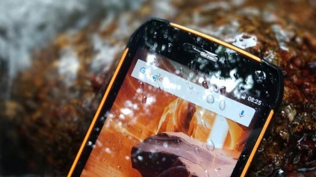 <b>Telefonul robust UHANS K5000 poate fi achiziționat pentru 129.99 dolari prin intermediul unei promoții GeekBuying</b>Pe finalul anului trecut compania chineză UHANS anunța lansarea telefonului robust numit UHANS K5000, terminal cu baterie generoasă de 5000 mAh și rezistență sporită la căzături și alte interperii. Acum retailerul GeekBuying are o promoție