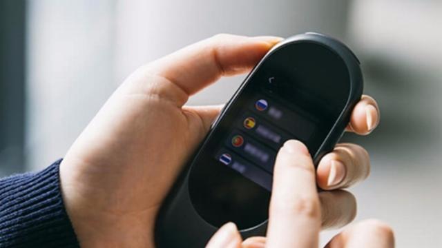 <b>Mini Turul Magazinelor #15: 4 produse inedite din China: translator portabil, faruri LED pentru maşină şi avion luminos</b>Pentru turul de la finalul acestei săptămâni de lucru v-am pregătit un soi de top 4 produse interesante din China, de la faruri LED pentru mașină, la un avion teleghidat, dar și un smartphone ce impresionează la nivel de baterie. Pe toate le puteți