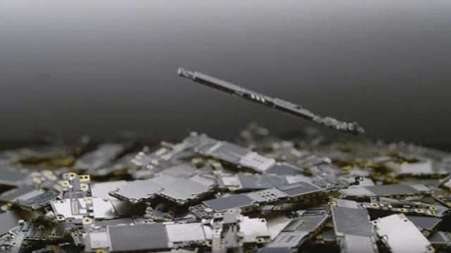 <b>Apple găsește o soluție ingenioasă pentru a face rost de "pământuri rare" și reduce dependența de China; Reciclează aceste materiale</b>Războiul comercial China-SUA a trecut prin multe etape în această vară și la un moment dat chiar am auzit despre planul președintelui chinez Xi Jinping de a opta pentru interzicerea exportului de pământuri rare