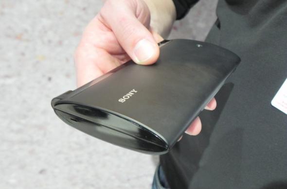 MWC 2012: Sony Tablet P preview și hands on - tableta dual display cu certificare PlayStation (Video): dscn0739jpg.jpg