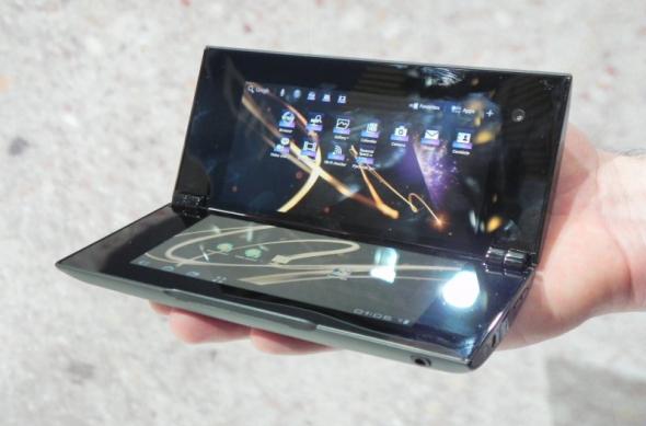 MWC 2012: Sony Tablet P preview și hands on - tableta dual display cu certificare PlayStation (Video): dscn0738jpg.jpg