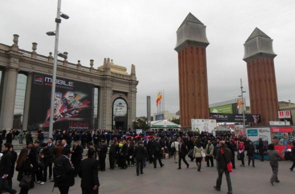 MWC 2011: LG Optimus 3D aduce tehnologia 3D pe micile ecrane; iată cum se comportă handsetul! (Video): dscn3203jpg.jpg