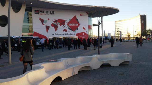 <b>Jurnal de bord MWC 2016, ziua 1: Ridicarea badge-ului și o scurtă plimbare prin împrejurimile orașului</b>După cum aflați dintr-un articol precedent, chiar ieri seară am ajuns în Barcelona pentru cel mai mare târg tech al anului, și anume Mobile World Congress. Cum am procedat și cu alte ocazii, vă prezint și de această dată un jurnal al...