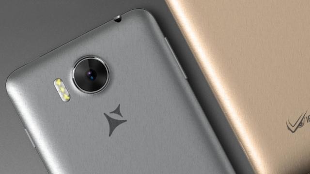 <b>Allview lansează smartphone-ul V2 Viper S; vine cu un Android aproape stock și cu o tabletă cadou la precomandă!</b>Compania brașoveană Allview anunță astăzi lansarea smartphone-ului V2 Viper S - terminal căruia îi este asociată descrierea de cel mai rapid model din gamă. Acesta beneficiază de un display de 5.5 inch cu rezoluție Full HD, de un procesor octa-core tactat