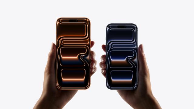 <b>eMAG va da startul precomenzilor pentru iPhone 17, iPhone 17 Pro, iPhone 17 Pro Max și iPhone Air pe 12 septembrie la ora 15:00</b>În cadrul articolelor dedicate Preț și Disponibilitate pentru noile modele iPhone prezentate ieri seară v-am informat cu privire la faptul că eMAG a dat startul unui program de preînregistrare. Prin completarea numărului de telefon, al adresei