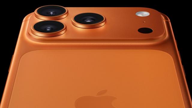 <b>Preț și disponibilitate iPhone 17 Pro Max în România (acum disponibil la precomandă)</b>Apple a dezvăluit și varianta de top a noii generații de telefoane, iPhone 17 Pro Max, un smartphone gândit pentru cei care doresc ecranul cel mai mare, bateria cea mai generoasă și performanța maximă. Ne uităm asupra prețurilor