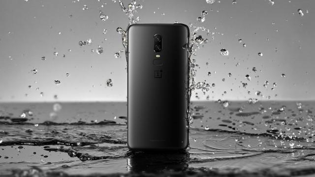 <b>OnePlus 6 devine cel mai bine vândut smartphone al companiei; Iată câte unități au fost livrate în 3 săptămâni!</b>Pe lista celor mai accesibile smartphone-uri cu procesor Snapdragon 845 ale momentului îl avem și pe OnePlus 6, telefon lansat oficial pe data de 16 mai și pus în vânzare la scurt timp. După cum ați aflat deja sunt mai multe variante disponibile
