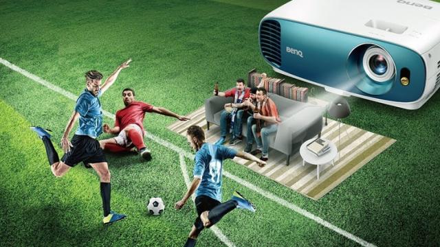 <b>Turul Magazinelor #437: Turul proiectoarelor pentru văzut Cupa Mondială 2018 pe diagonală mare de tot</b>După ce anterior vă prezentam un tur al magazinelor special în care televizoarele erau punctul principal de atracție, astăzi ne îndreptăm privirea către videoproiectoare. Aceste dispozitive sunt ideale în această perioadă pentru a viziona meciurile