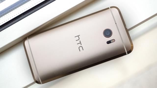 <b>Cel mai bun preț de pe plan local pentru HTC 10 este de 1699 lei! Vine în varianta cu 32 GB stocare pe auriu!</b>Prin intermediul unui cititor aflăm astăzi că cei de la QuickMobile au o reducere babană pentru smartphone-ul HTC 10, telefon cu dotări high-end ce ajunge să coste doar 1.699 lei în varianta pe auriu. Vine echipat cu procesorul Snapdragon 820, cu 4 GB