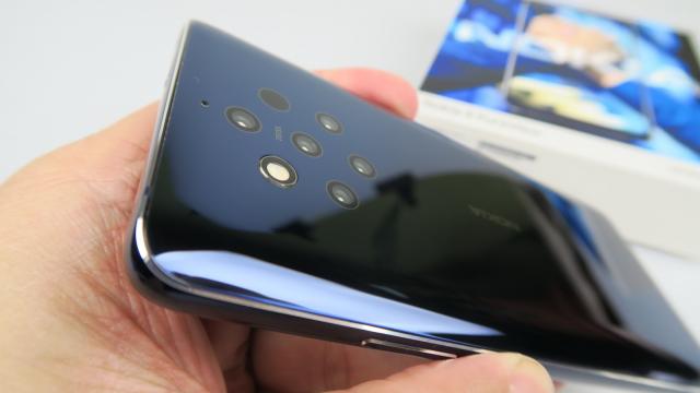 <b>Nokia 9 Pureview: Baterie cel mult OK, mai degrabă bună la playback video</b>În epoca HMD global telefoanele midrange Nokia au avut mai degrabă baterii bune decât cele high end. Flagship-urile Nokia 8, Nokia 8 Sirocco nu au impresionat prin autonomie, iar Nokia 9 Pureview pare să le calce pe urmă. Are o baterie de 3320 mAh, cu..