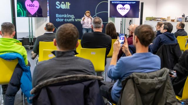 <b>PayBill simplifică plata facturilor în Salt Bank; Utilizatorii pot achita acum electricitatea, gazul și alte servicii fără a accesa site-urile furnizorilor</b>Salt Bank, banca 100% digitală din România, crește rapid și a ajuns la 400.000 de clienți în mai puțin de un an. Doar în ultimele două luni, peste 70.000 de utilizatori noi și-au deschis un cont, iar obiectivul este să ajungă la 700.000 de clienți până..