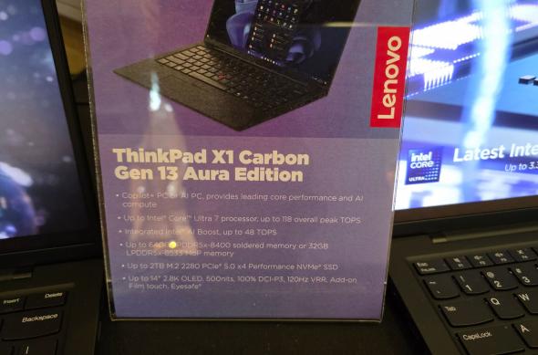 Lenovo ThinkPad X1 Carbon Gen 13 Aura Edition - Fotografii: ThinkPad X1 Carbon (5).jpg