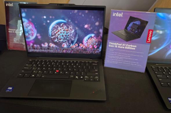 Lenovo ThinkPad X1 Carbon Gen 13 Aura Edition - Fotografii: ThinkPad X1 Carbon (2).jpg