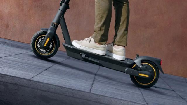 <b>RESIGILATUL ZILEI #96: Trotinetă Ninebot MAX G2 cu autonomie 70 km, suspensie dublă și aplicație smart – Vara se simte mai bine pe două roți</b>Iată că am ajuns la episodul #96 din seria „RESIGILATUL ZILEI”. Astăzi e despre vânt în păr, drumuri lungi, apusuri de vară și agitația orașului lăsată undeva în urmă. E despre libertatea aia care începe când pornești la drum fără să te gândești