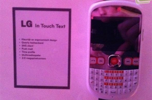 Domnisoarele au un nou telefon dedicat: LG InTouch Lady (C320): lg_intouch_text_foto.jpg