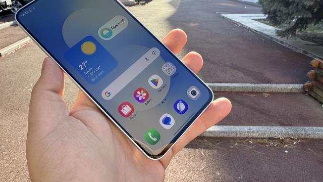 <b>Zona Now Brief de pe telefoanele Samsung integrează acum editorul foto Google Nano Banana</b>Odată cu seria Galaxy S25 cei de la Samsung au adus și zona Now Brief care folosește AI-ul pentru a afișa carduri personalizate pe parcursul zilei, un soi de rezumat cu detalii despre vreme, reminders și multe altele. De acum include