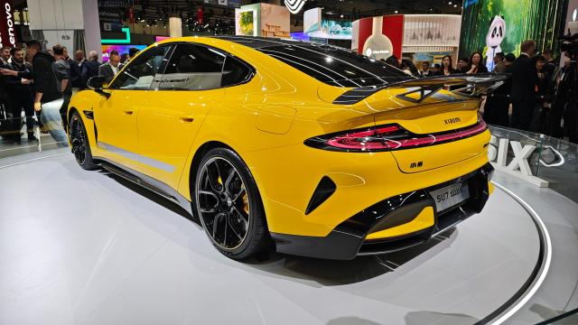 <b>Xiaomi face profit record în T3 2025; divizia de mașini electrice trece pe plus pentru prima dată</b>Xiaomi a publicat rezultatele financiare pe trimestrul al treilea din 2025, iar cifrele sunt peste așteptările analiștilor. Profitul net ajustat a urcat la 11,3 miliarde de yuani, adică o creștere de 80,9% față de aceeași perioadă a anului trecut, în timp