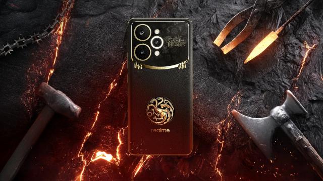 <b>realme 15 Pro în ediție limitată Game of Thrones, acum oficial! Doar 5000 de unități vor fi vândute</b>realme a tot postat teasere în ultimele zile legate de o ediție specială Game of Thrones a smartphone-ului realme 15 Pro. Ei bine, iată că a debutat în sfârșit și îl vedem în toată splendoarea sa. Cei care au iubit serialul vor aprecia fiecare detaliu