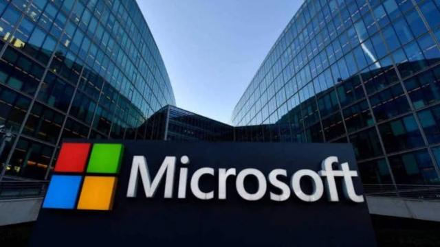 <b>Microsoft face iar concedieri; 15.000 angajaţi au părăsit compania din mai 2025</b>Microsoft continuă restructurările specifice epocii AI şi aflăm că peste 15.000 oameni au părăsit compania din mai până acum. Face parte din viziunea companiei de a se reinventa în epoca AI